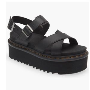 NIB $130 Dr. Martens Voss II Quad Strappy Platform Sandal (Women) in Black!